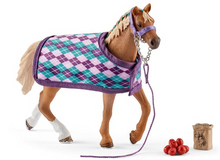 Schleich- English Thoroughbred w/ Blanket